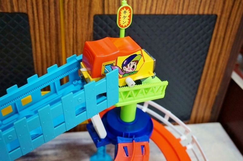 トイタウンの電動 冒険小僧どっきり号 子供向け電動玩具 OM308