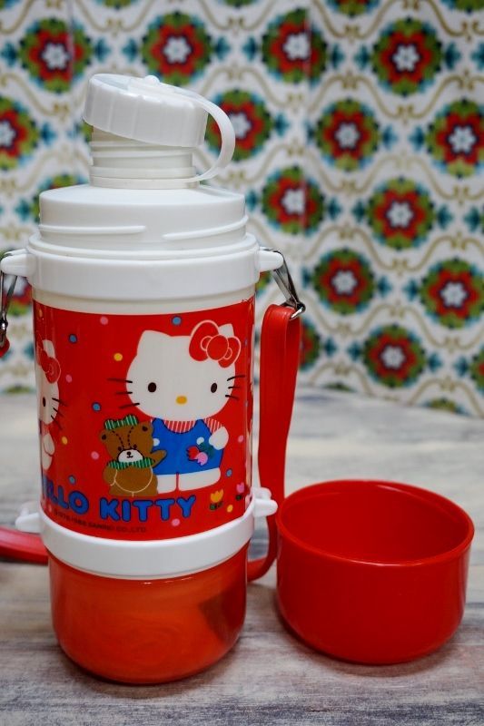 SANRIO サンリオ旧ロゴ 1988年製 お絞り付き水筒2種 640ml THE RUNABOUTS ...