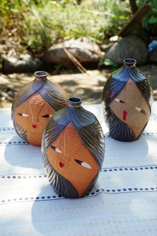 有田焼 女性の顔の形の花瓶 一輪挿し デザイン３種 SD395
