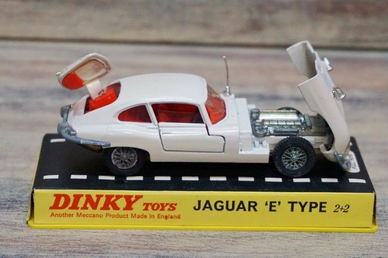 DINKY TOYS 131 JAGUAR 'E' TYPE 2+2 ディンキートイ ジャガー