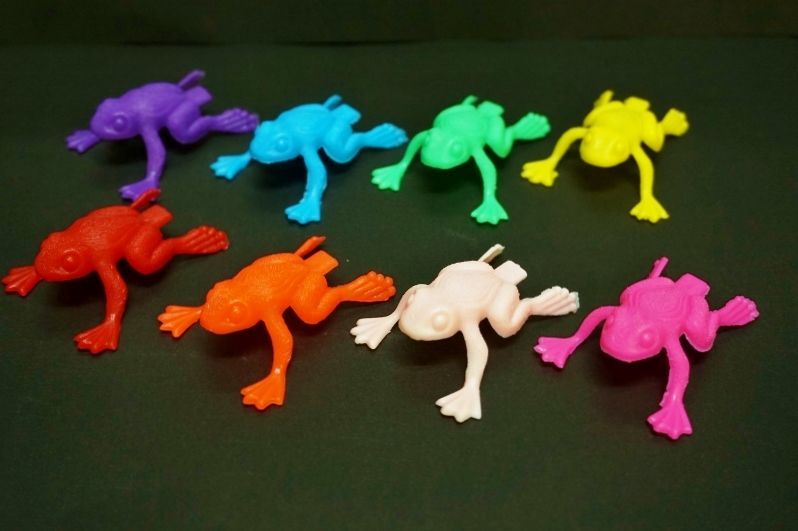 ジャンプかえる 小さめ子供玩具 カラーカエル 蛙 ８色セット Om459