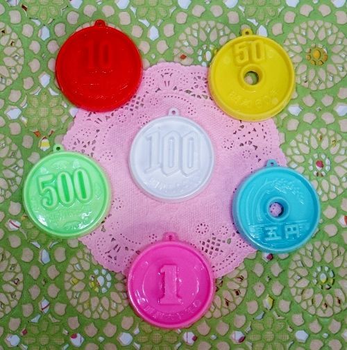コインのおもちゃ お金のチャーム ６個セット カラ アソート Om565