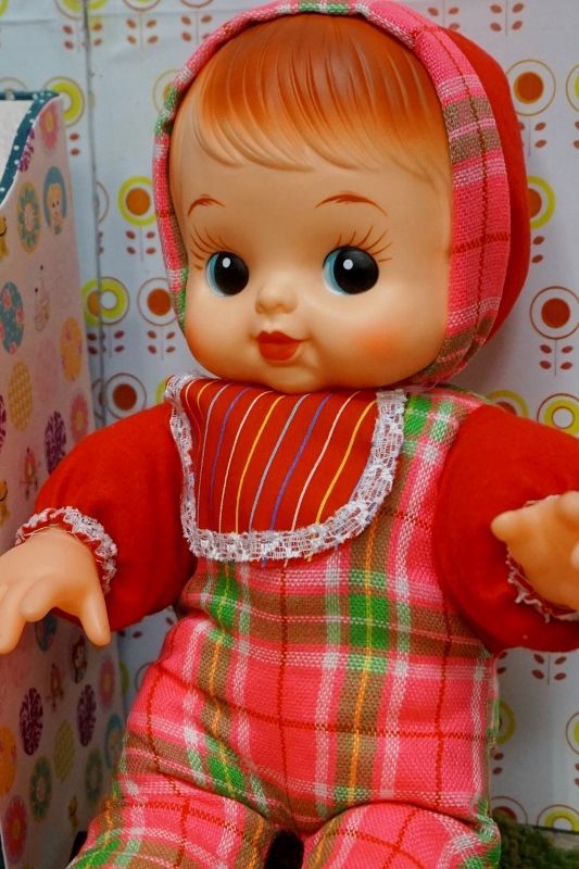 昭和レトロな抱き人形 鳴き人形 赤ちゃん ピンクチェック 赤スタイ