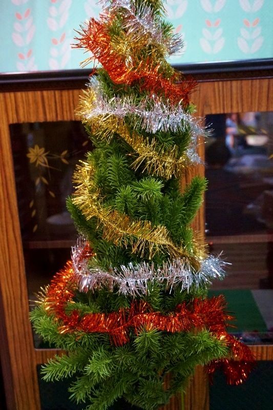 昭和レトロなクリスマスツリーセット　90cm　プラスチックツリー　オーナメント　20球ライト付き　SD845