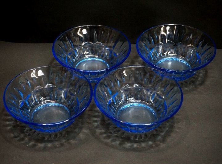 昭和ガラスの器 氷コップ 青 色硝子 1個 Gu141