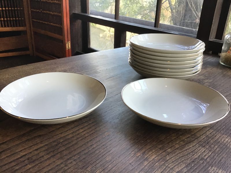 昭和レトロモダンな丸いプレート皿 優しいホワイト 1枚 S127