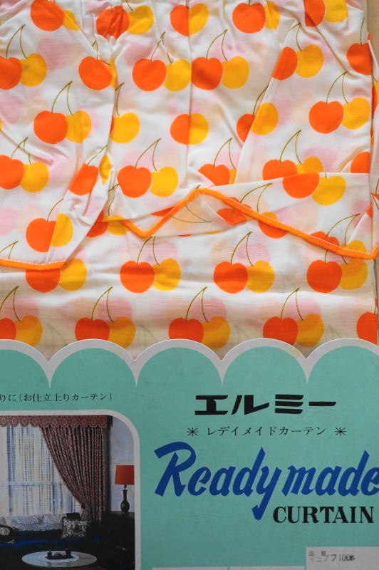平成レトロ　カーテン　100×178×2枚　新品