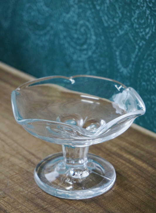 純喫茶 ガラスのアイスクリームカップ デザートグラス パフェ 花の模様 