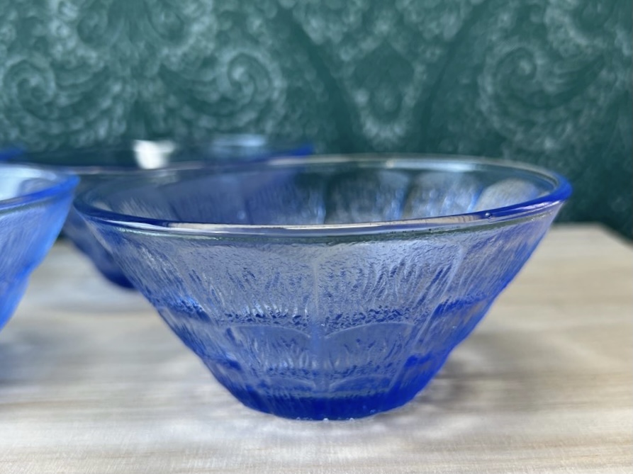 ひまわりのような青ガラス器 小鉢 1個 GU230
