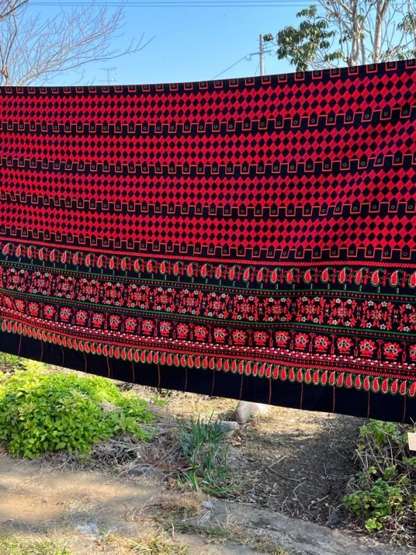 ネル生地 幾何学 花柄 モダン生地 186×90cm 黒 赤 NS508 ネル生地 幾何学 花柄 モダン生地 186×90cm 黒 赤 NS508