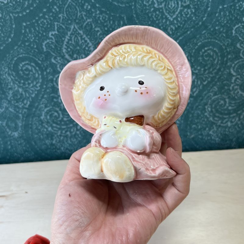 KOTOBUKI 陶器人形 貯金箱 猫を抱いた女の子 レトロファンシー