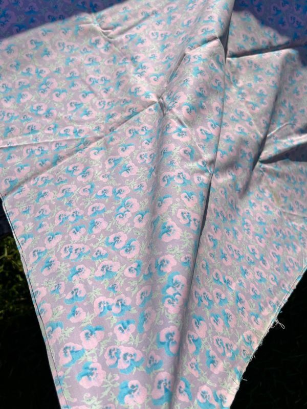 昭和レトロ生地 パンジーのような花柄のコットン生地 ピンクブルー 254×91