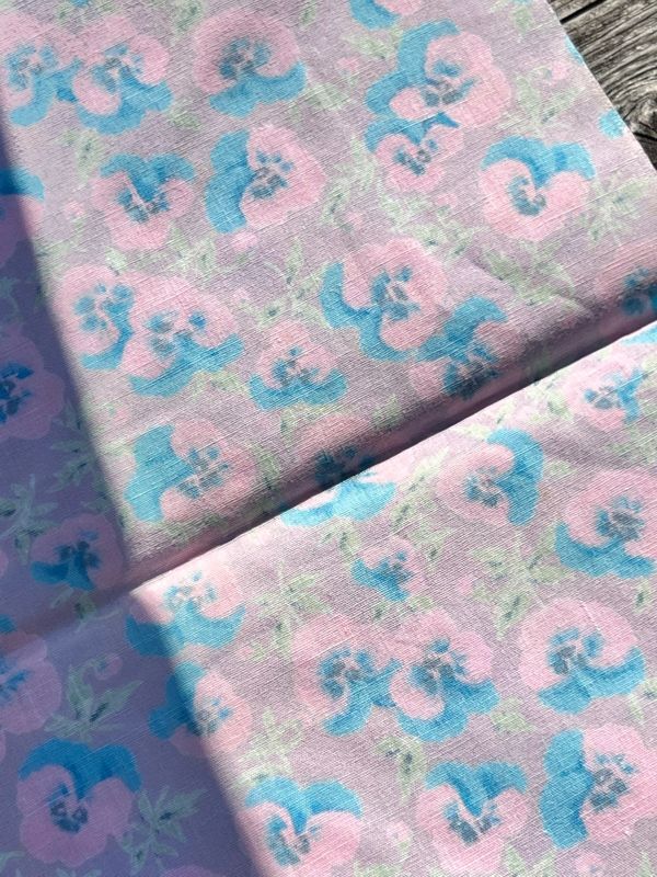 昭和レトロ生地　パンジーのような花柄のコットン生地　ピンクブルー　254×91