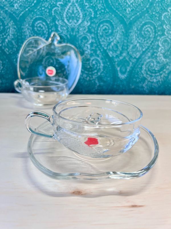 曽我ガラス　りんごファミリー　クリア透明　アップル柄ティーカップ＆ソーサー　1客　カップにも葉付き