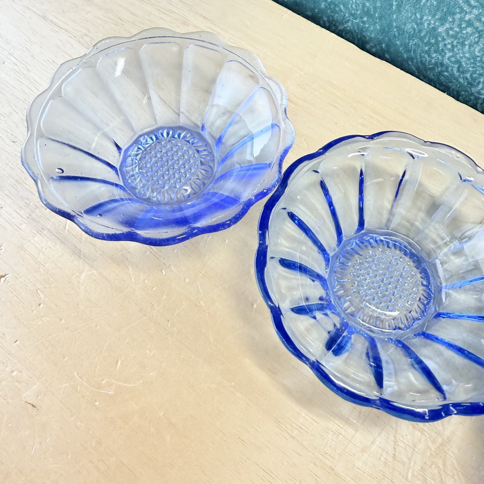 古いガラスの氷コップ プレスガラス 青ガラス各種 花柄 ガラス器