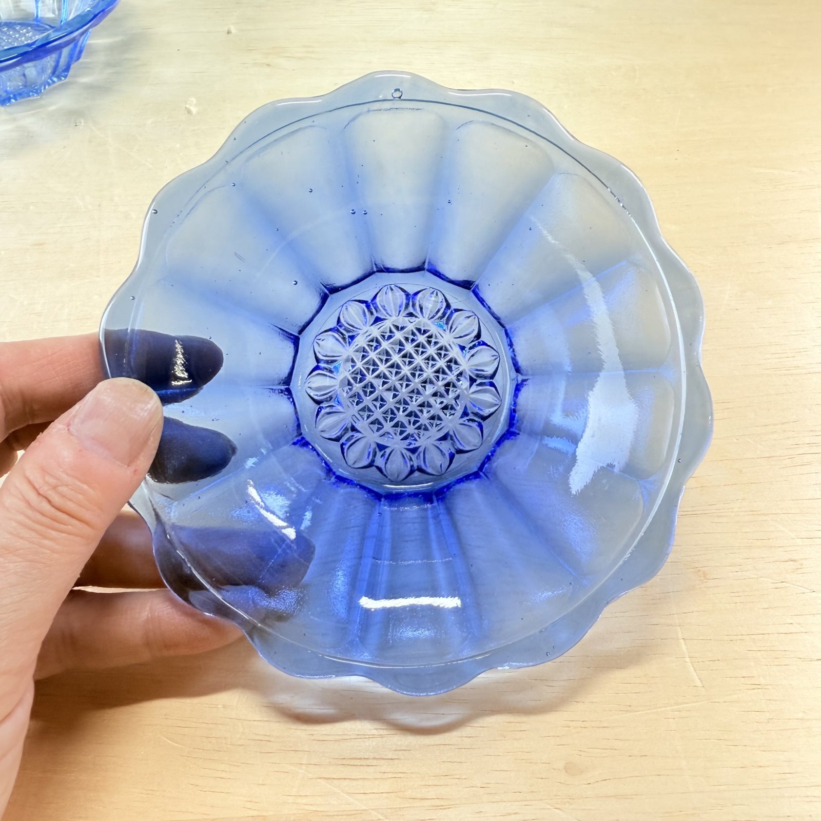 古いガラスの氷コップ プレスガラス 青ガラス各種 花柄 ガラス器