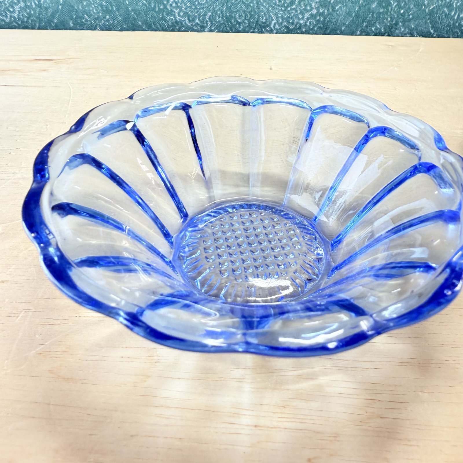古いガラスの氷コップ プレスガラス 青ガラス各種 花柄 ガラス器