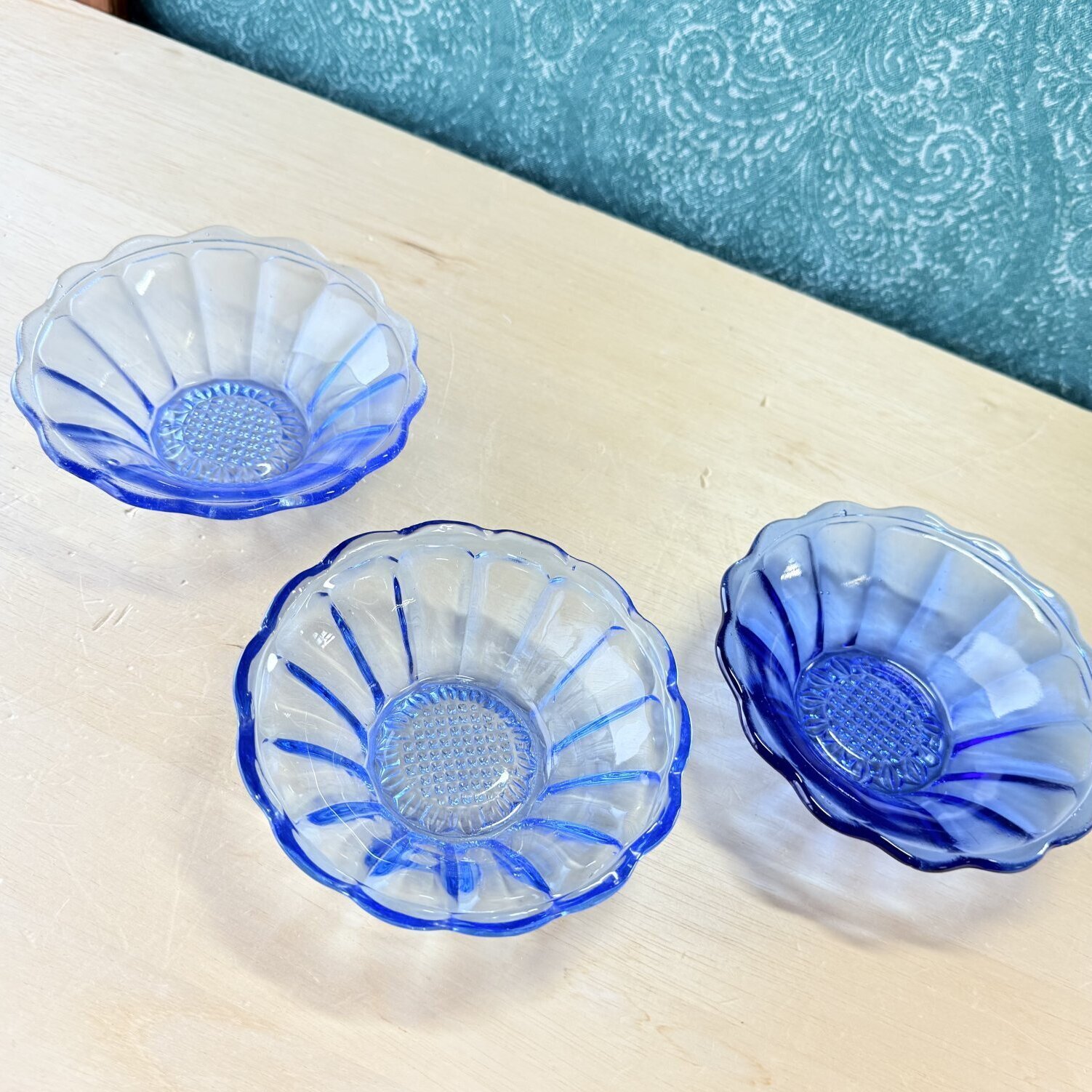 古いガラスの氷コップ プレスガラス 青ガラス各種 花柄 ガラス器