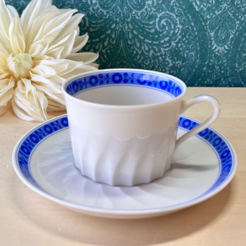 NORITAKE ノリタケアイボリーチャイナ ブルーライン 花柄 カップ＆ソーサー