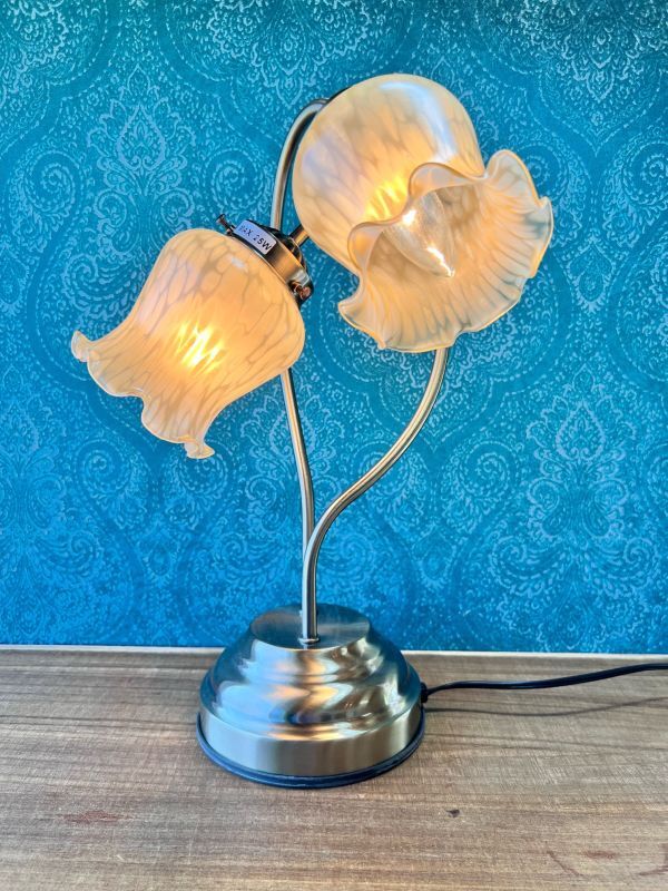 アンティークゴールド 花のガラスシェードのテーブルランプ 卓上ライト