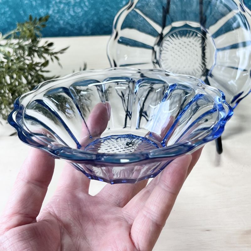 古いガラスの氷コップ プレスガラス 薄グレー 花柄 ガラス器 1個