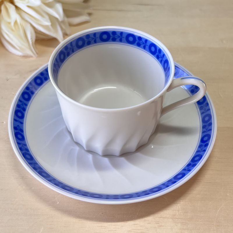 NORITAKE ノリタケアイボリーチャイナ ブルーライン 花柄 カップ＆ソーサー